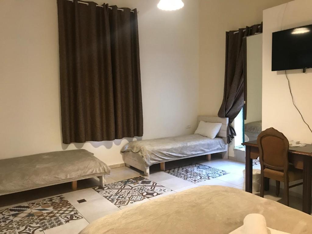 Postel nebo postele na pokoji v ubytování Al Bishara Guest House