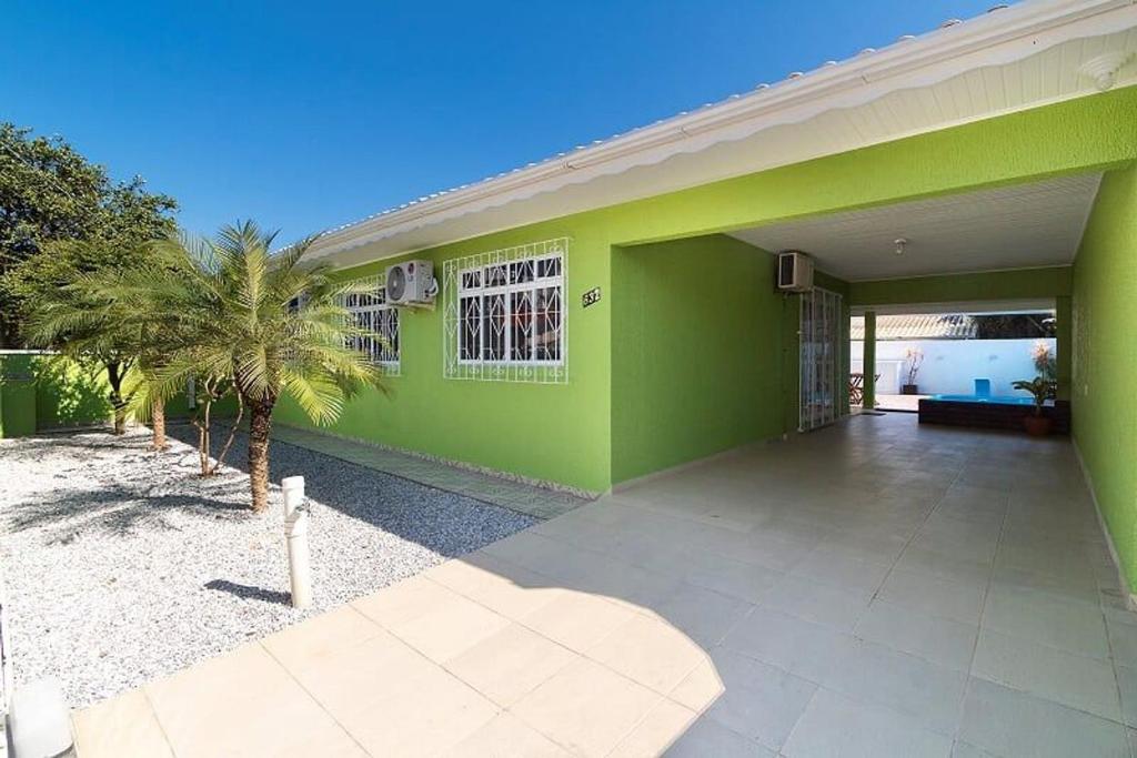  Aluguel Casa 4 quartos s/ 1 suíte Piscina Bombas/SC