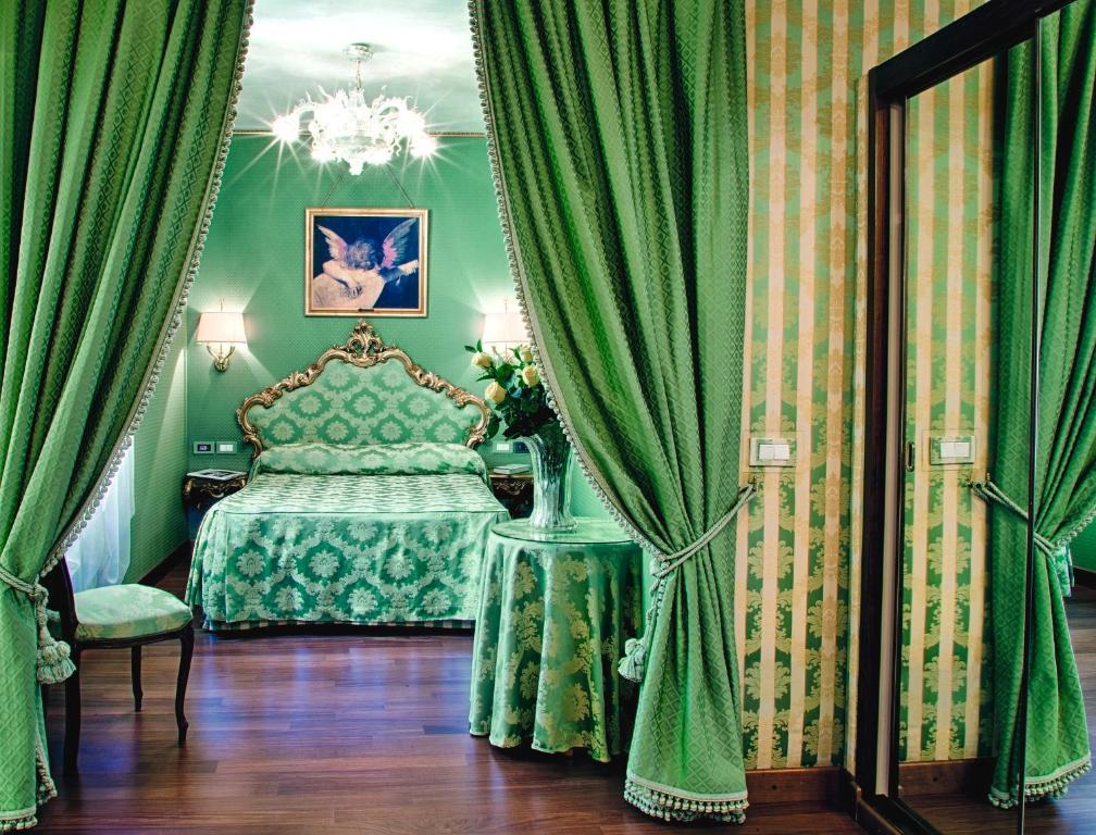 A bed or beds in a room at Locanda Vivaldi