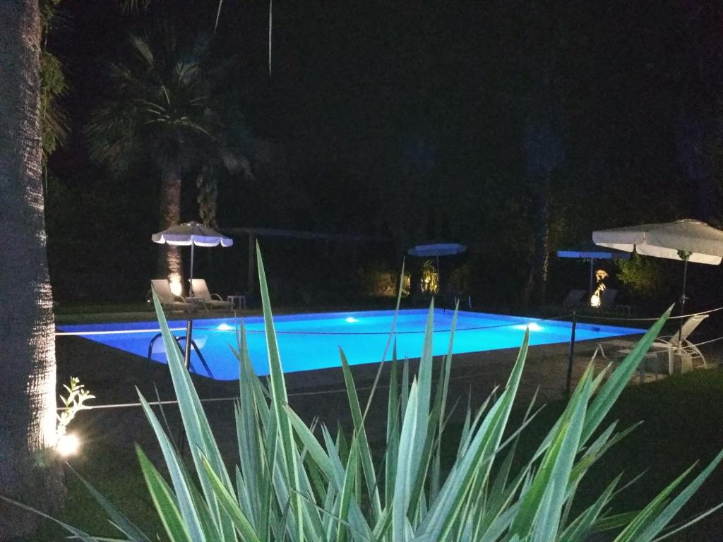 Bazén v ubytování Villa Eftichia Hotel Apartments & Studios nebo v jeho okolí