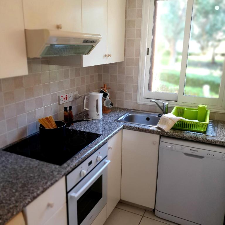 Kuchyň nebo kuchyňský kout v ubytování Owls Nest Townhouse