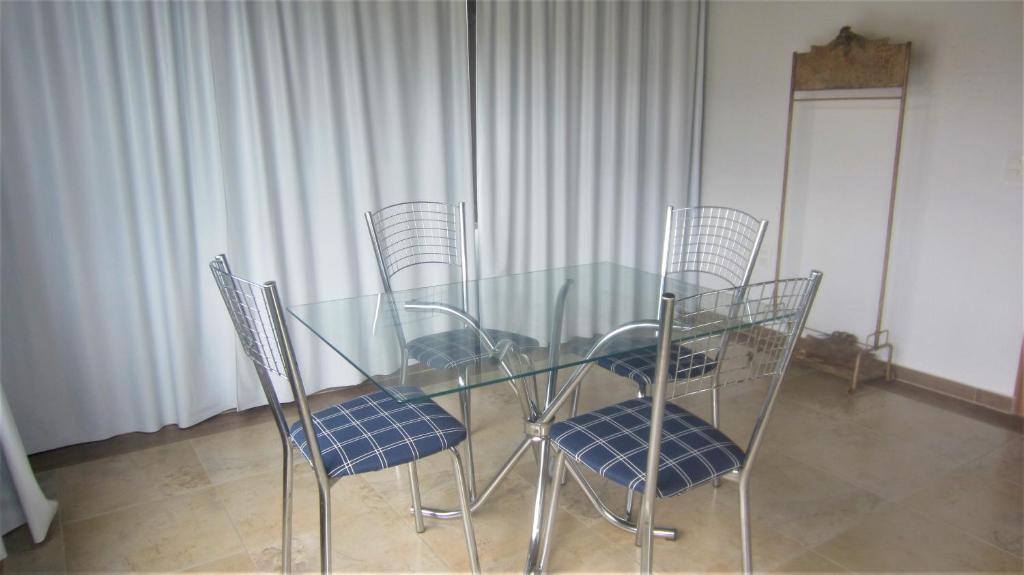  Apartamento no bairro de Mariscal a 300 metros praia do Canto Grande