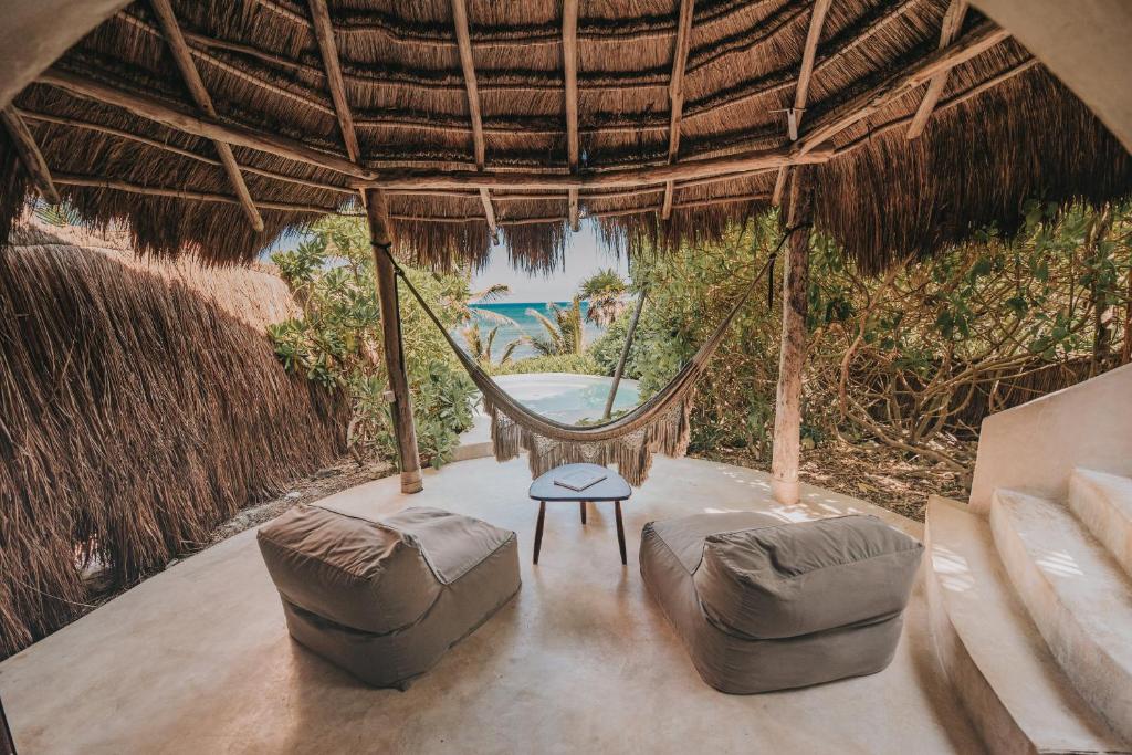 Posezení v ubytování Papaya Playa Project, Tulum, a Member of Design Hotels