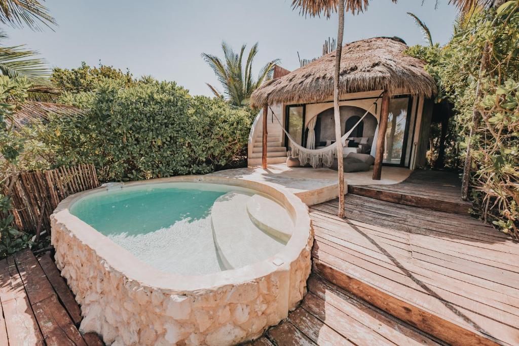 Bazén v ubytování Papaya Playa Project, Tulum, a Member of Design Hotels nebo v jeho okolí