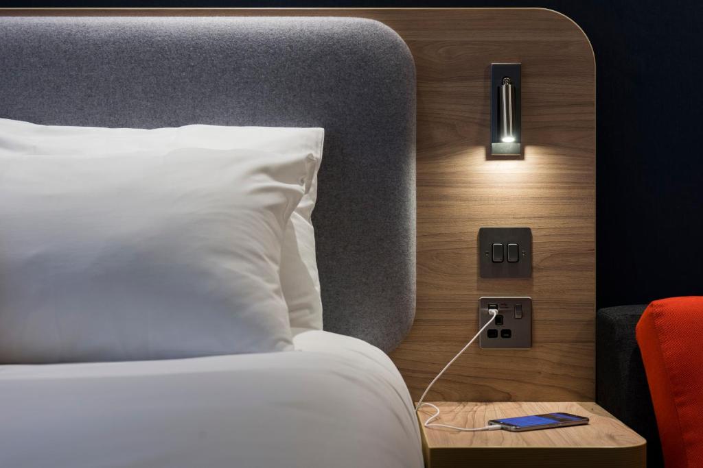 Postel nebo postele na pokoji v ubytování Holiday Inn Express London-Hammersmith by IHG