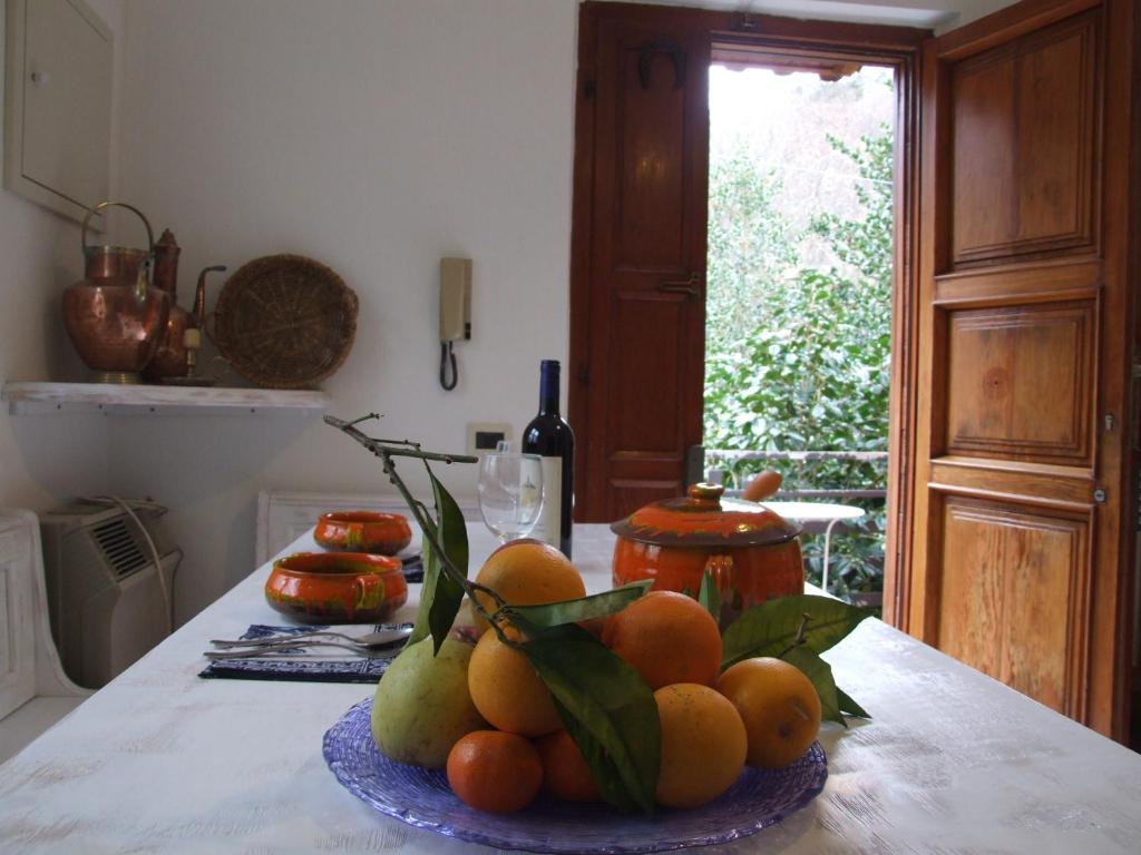 a bowl of fruit on a table in a kitchen at Apartment- Rosa 4+2 in Sassetta