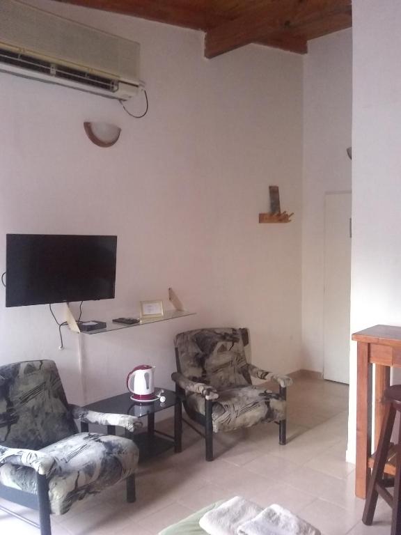 TV a/nebo společenská místnost v ubytování La Vilma Hospedaje Familiar