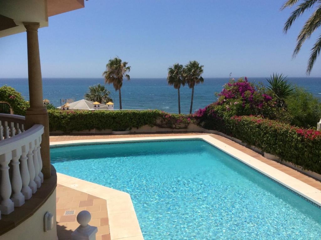 Villa Monterray, Royal Beach, Calahonda Beach Front Villa, Sitio de