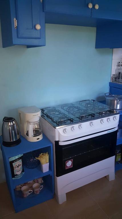 Comfort Suites Three Bedroom Apartment的厨房或小厨房