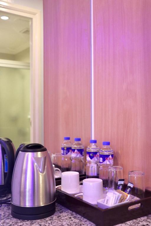 Příslušenství pro přípravu čaje a kávy v ubytování MAISON HOTEL
