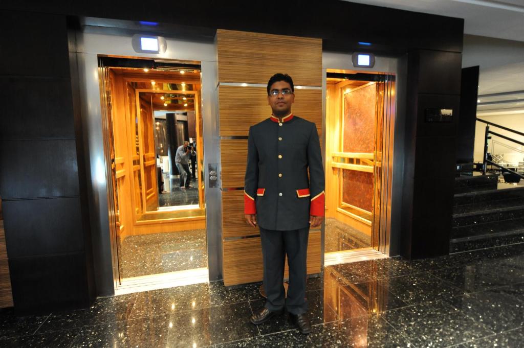 Členové personálu v ubytování Rive Hotel