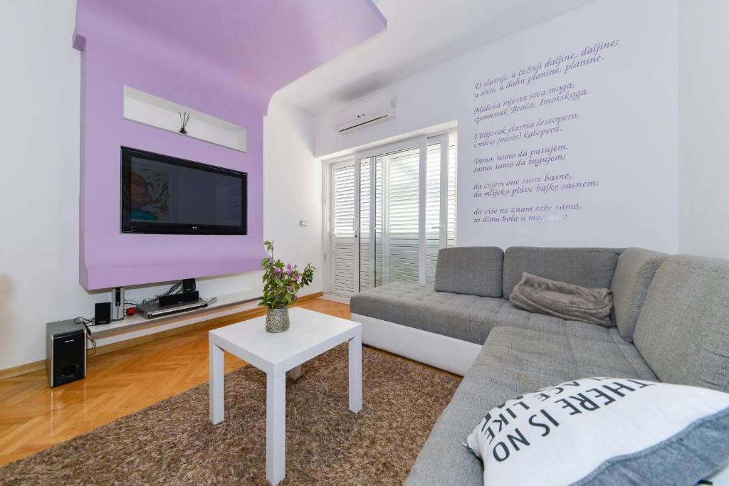Televízia a/alebo spoločenská miestnosť v ubytovaní Family & pet friendly apartment IVA