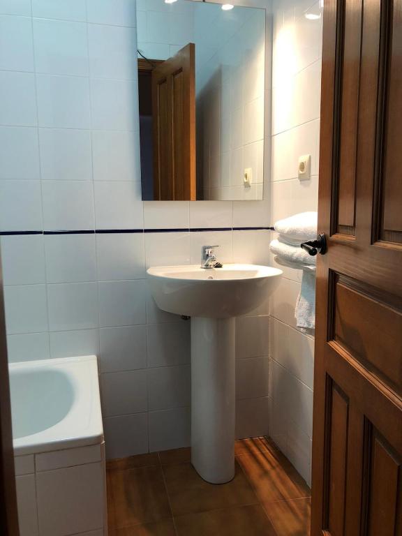Casa Rural Fuente la Bolera - Casa De Vacaciones De Cinco Habitaciones