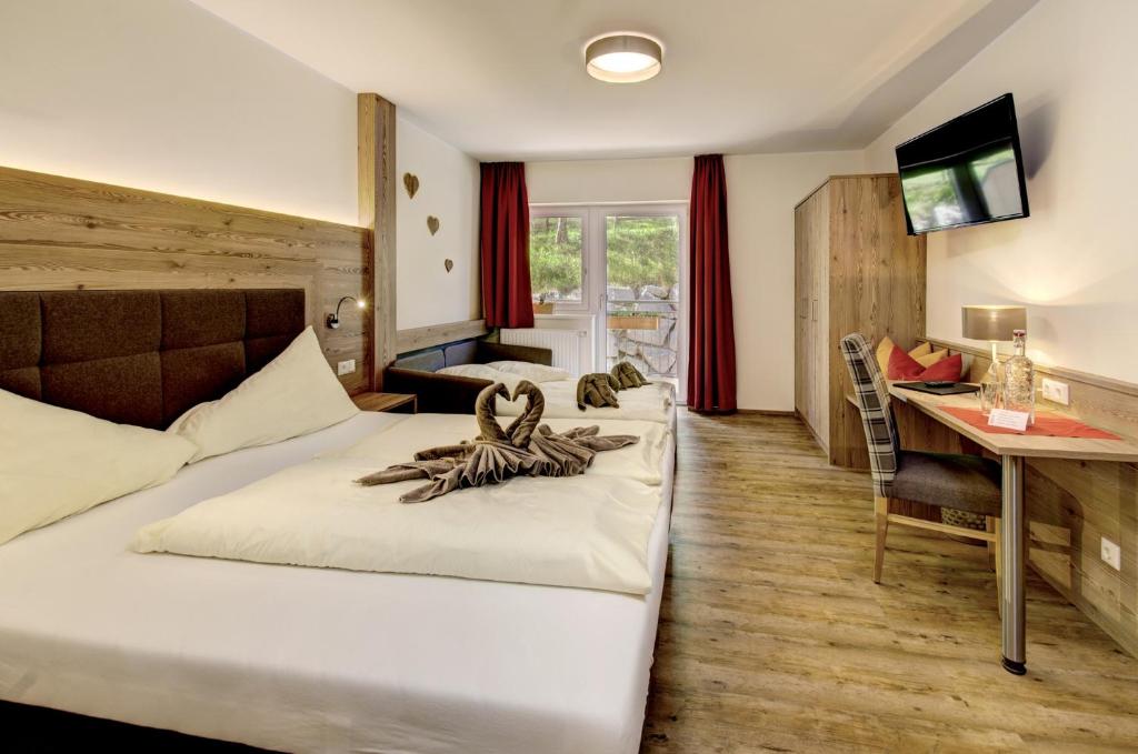 Postel nebo postele na pokoji v ubytování Berghotel Jaga-Alm