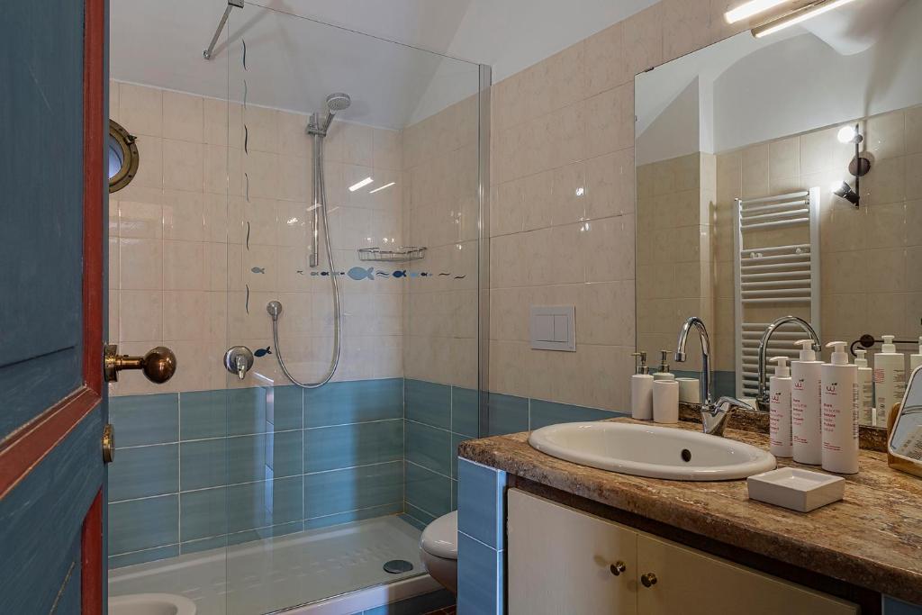 A bathroom at Sapore di Sale by Wonderful Italy