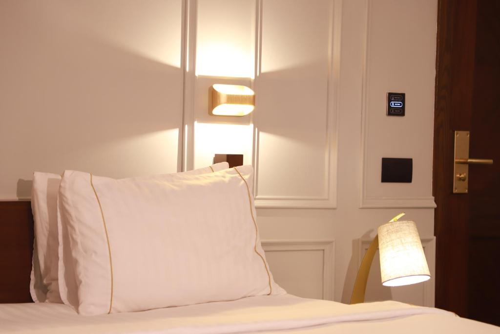 The Residency Hotel - Superior King Room