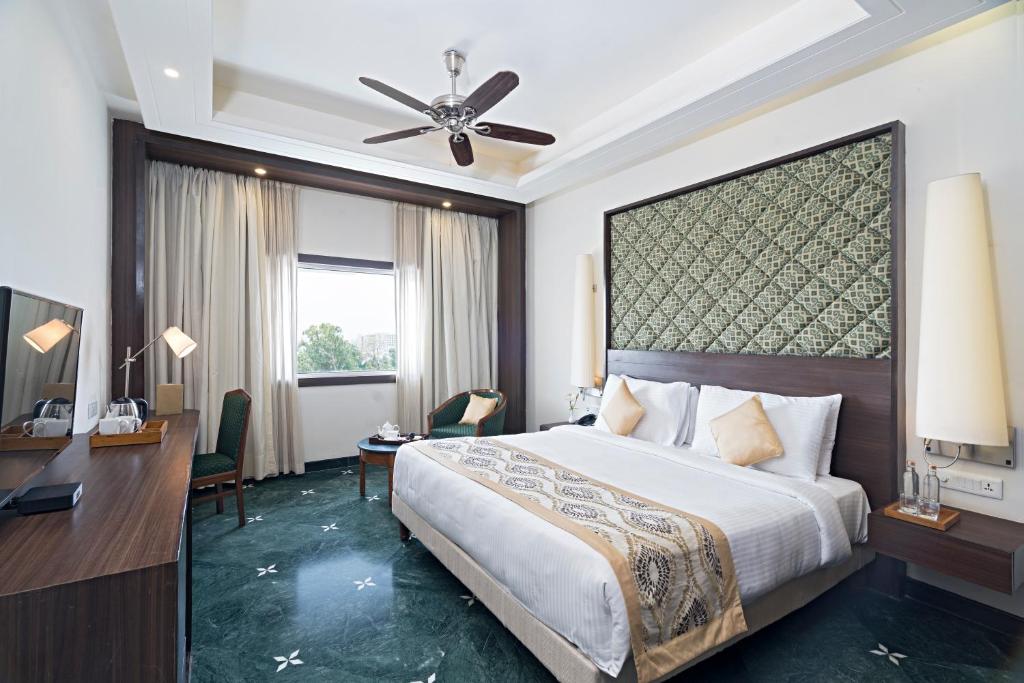 Hotel Clarks Amer Jaipur: Luxury Stay in the Pink City