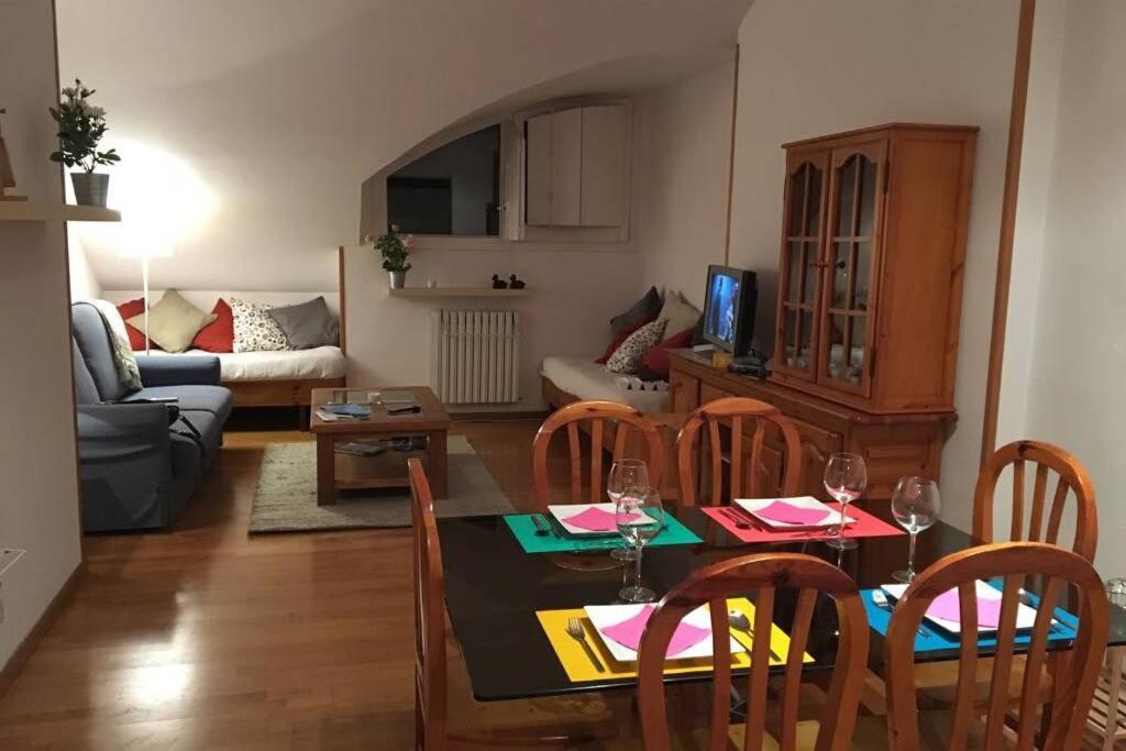 Apartamento Aticoroel (España Jaca) - Booking.com