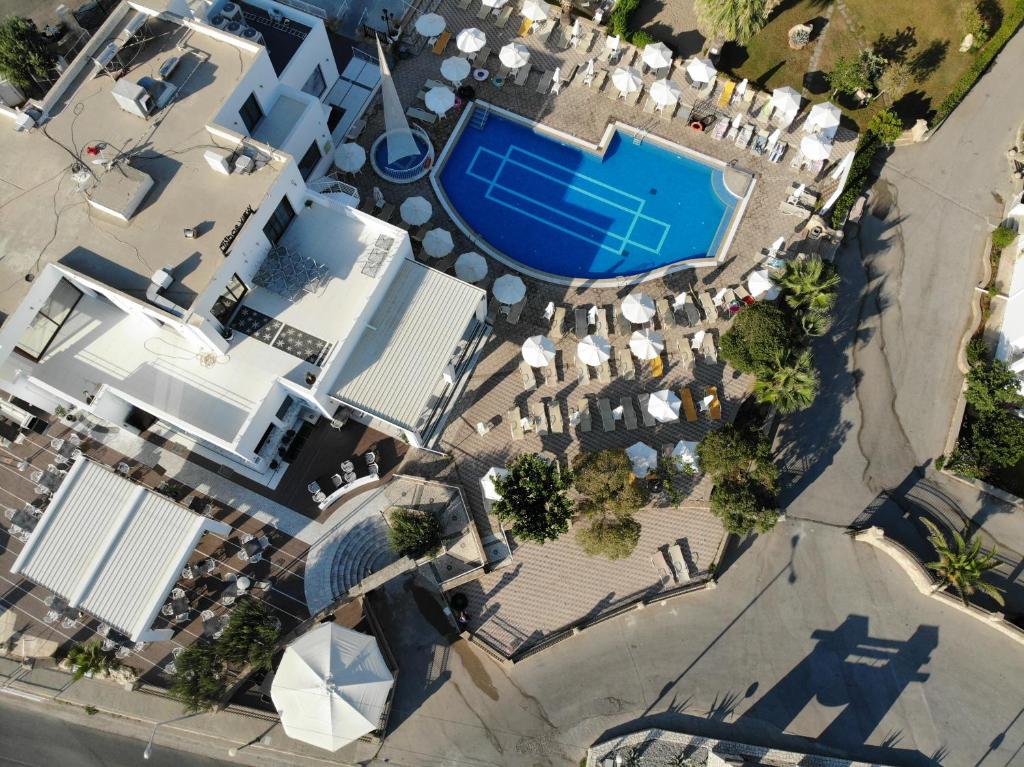 Bazén v ubytování Lindos View Hotel nebo v jeho okolí