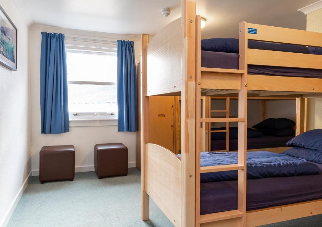 Voodi või voodid majutusasutuse Ullapool Youth Hostel toas