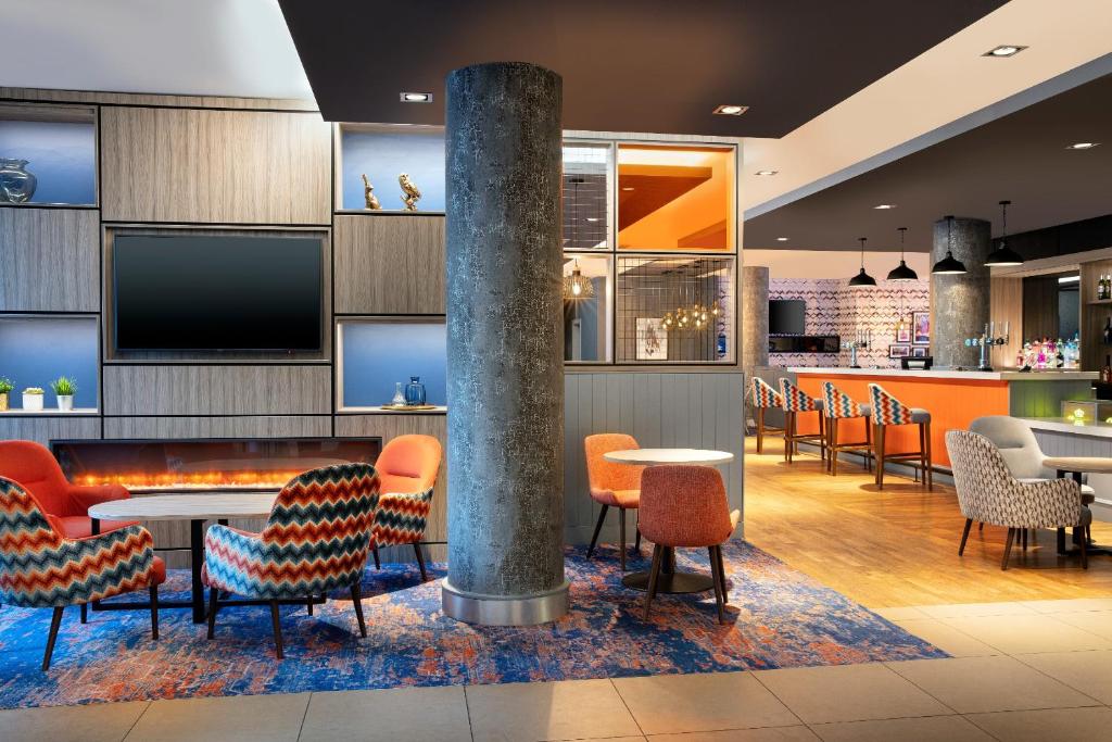 Kuchyň nebo kuchyňský kout v ubytování Leonardo Hotel Exeter