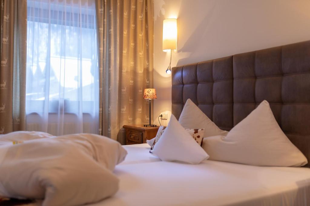Postel nebo postele na pokoji v ubytování Hotel Landhaus Carla