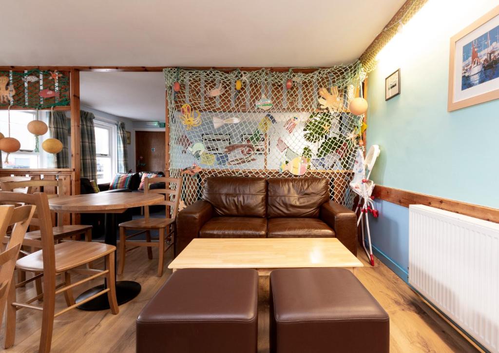 Istumisnurk majutusasutuses Ullapool Youth Hostel