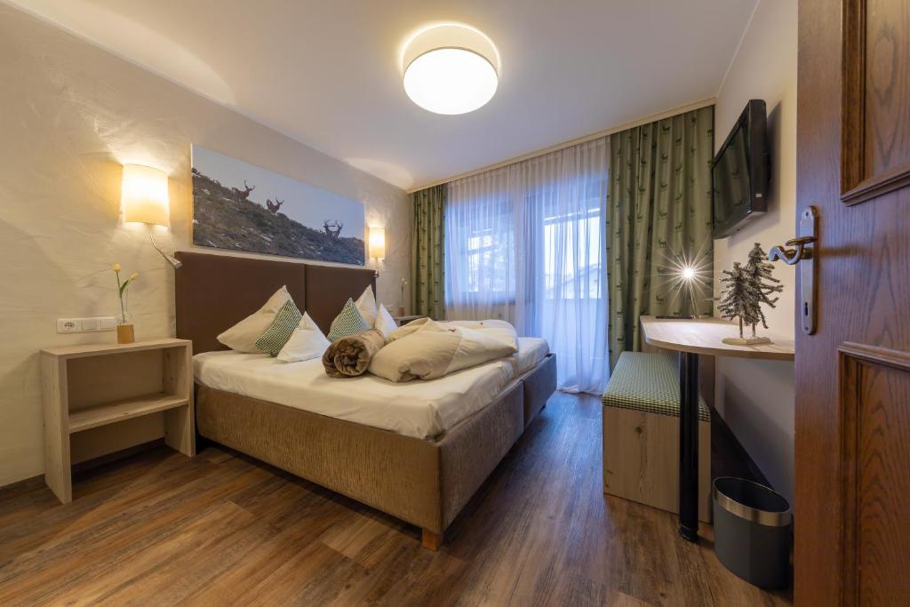Postel nebo postele na pokoji v ubytování Hotel Landhaus Carla