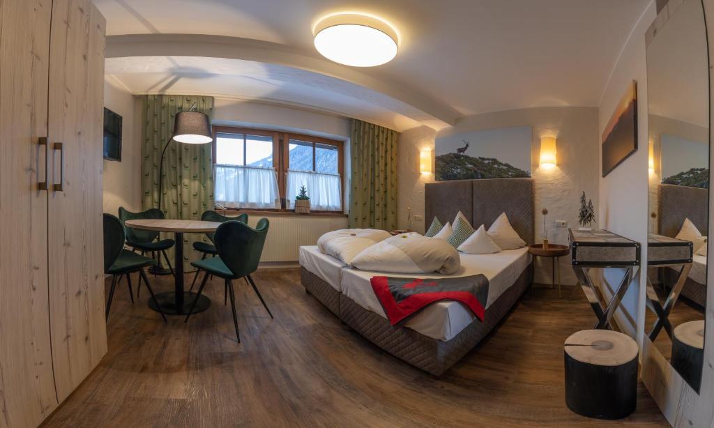 Postel nebo postele na pokoji v ubytování Hotel Landhaus Carla