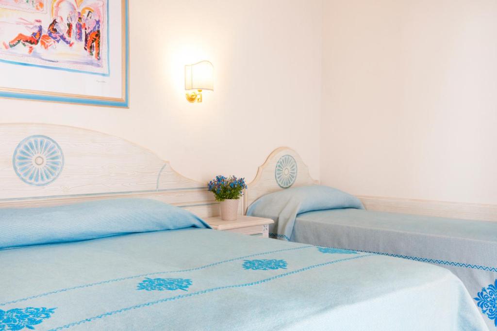 Posteľ alebo postele v izbe v ubytovaní Marina Torre Navarrese Resort