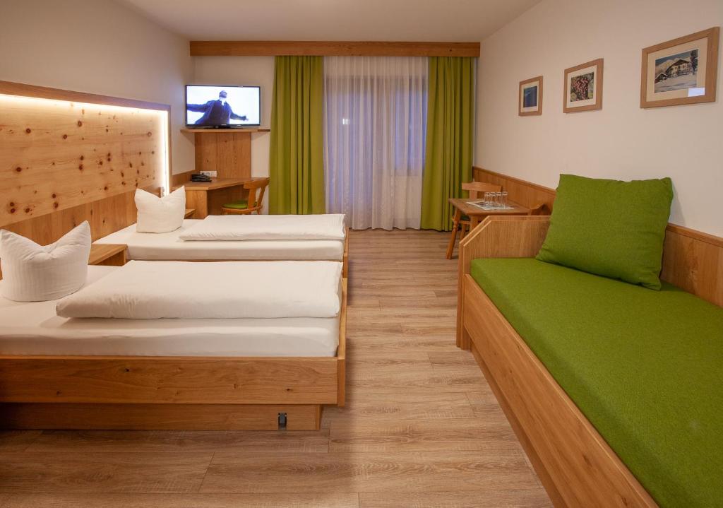 TV a/nebo společenská místnost v ubytování Landgasthof Jagerwirt