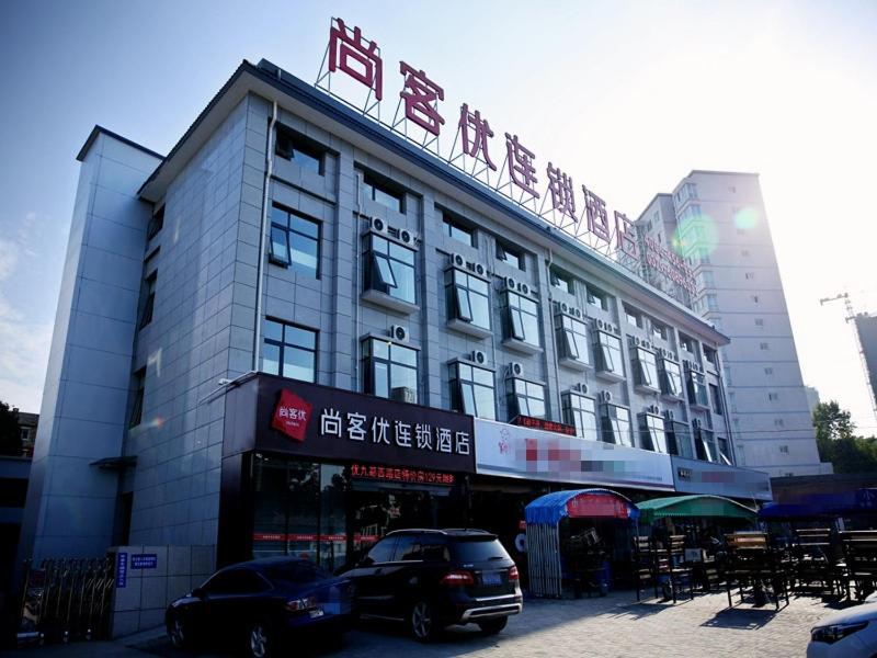 a building with a car parked in front of it at Thank Inn Chain Hotel henan luoyang high-tech district jiudu west road zhoushan station in Luoyang