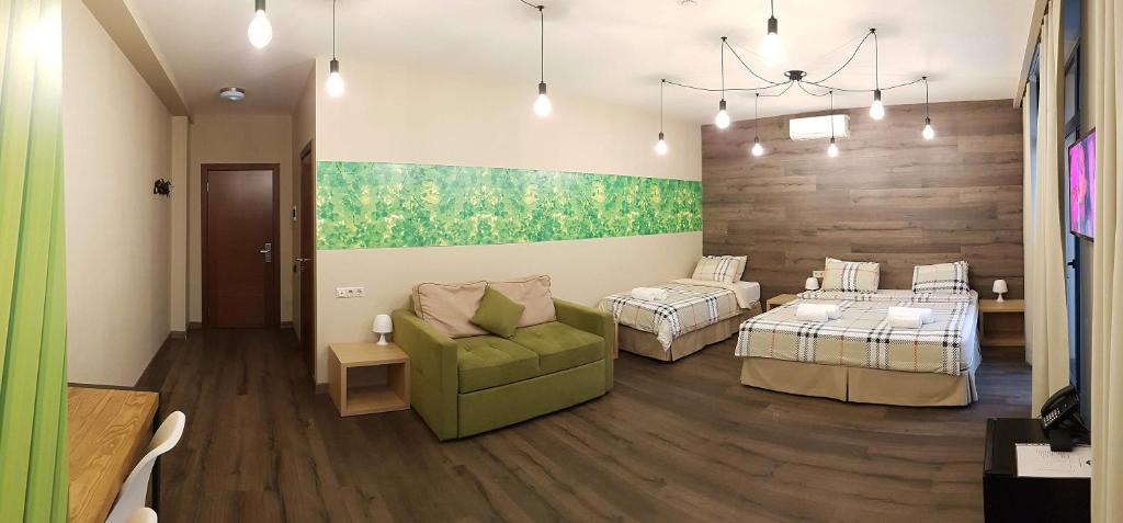 Postel nebo postele na pokoji v ubytování Wine Hotel Chisinau