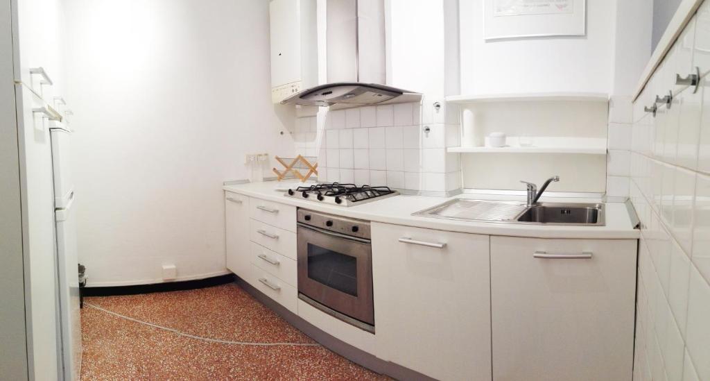 A kitchen or kitchenette at Bianca House Sea View