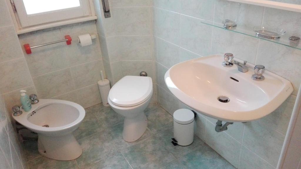 A bathroom at Bianca House Sea View