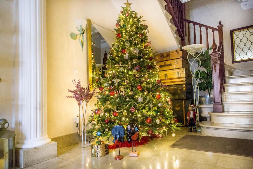 a christmas tree in a living room with at Blue House Rosalias in Inca