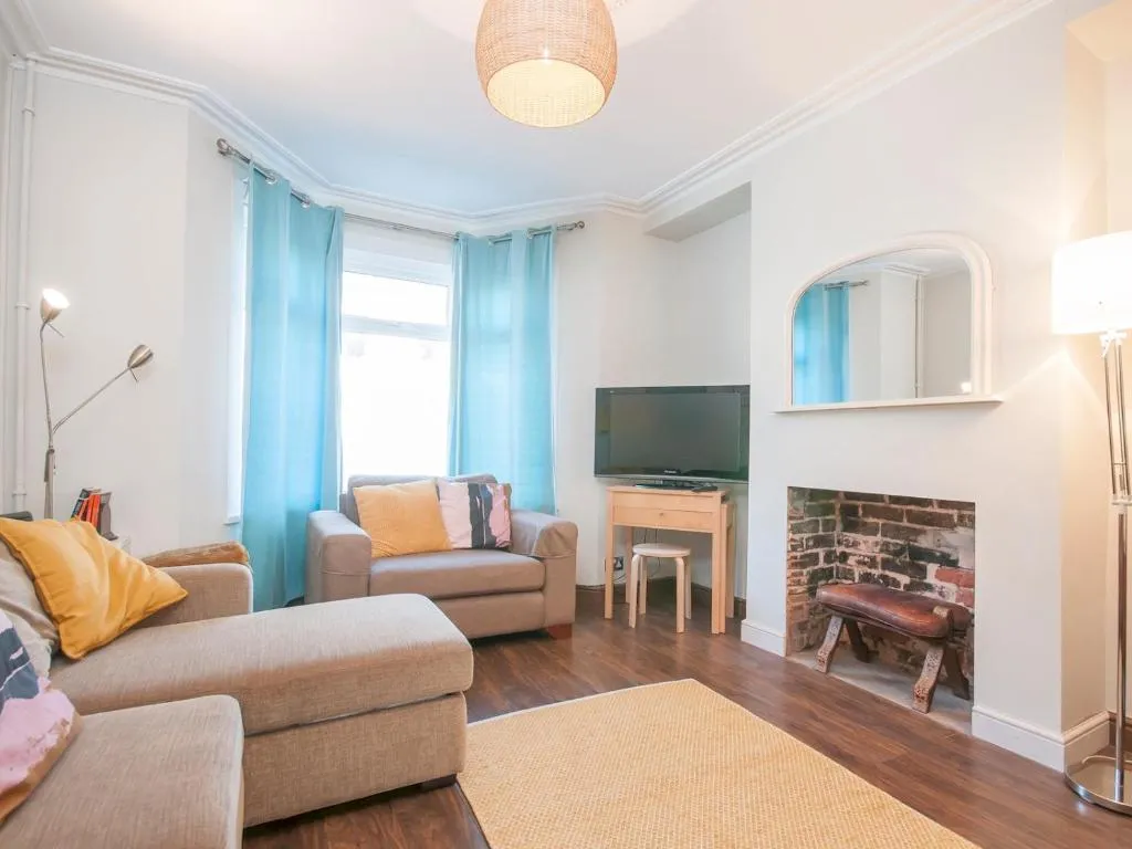 Spacious Victorian Canton home, Sleeps 8 w/Parking, Cardiff, Marea Britanie