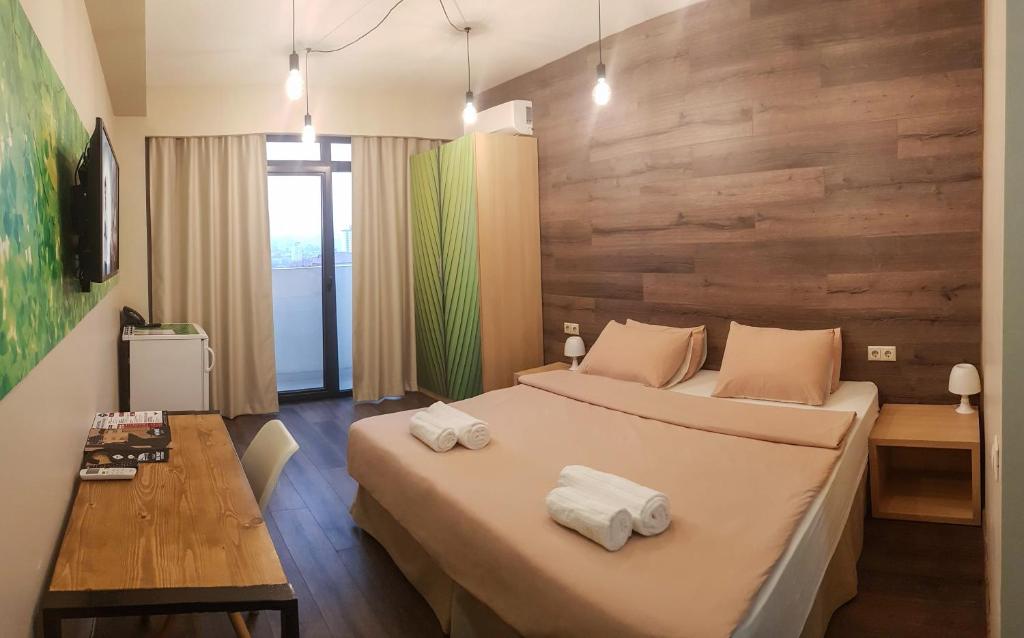 Postel nebo postele na pokoji v ubytování Wine Hotel Chisinau