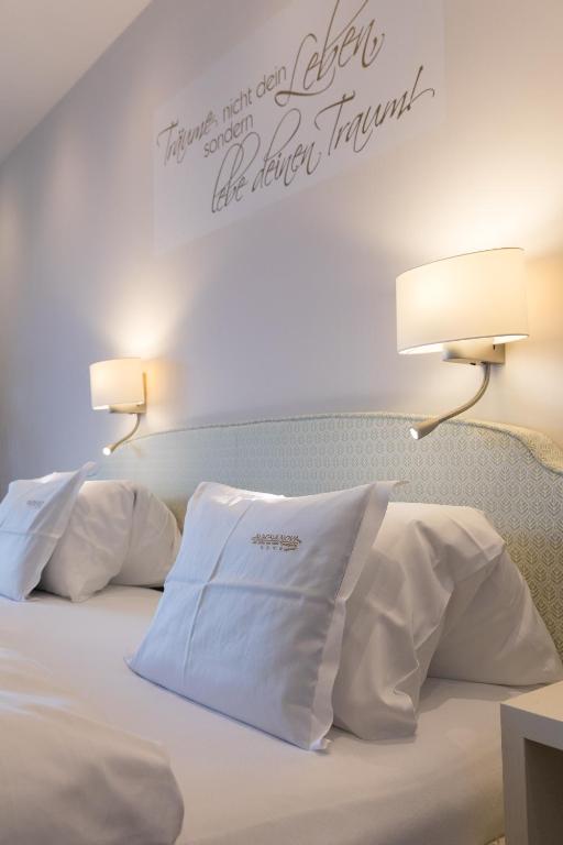 Postel nebo postele na pokoji v ubytování Hotel Albona Nova