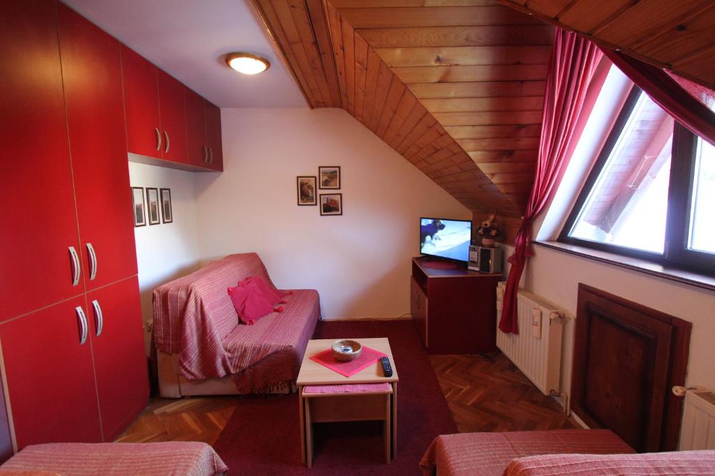 Ein Sitzbereich in der Unterkunft Studio Apartman Aleksandar