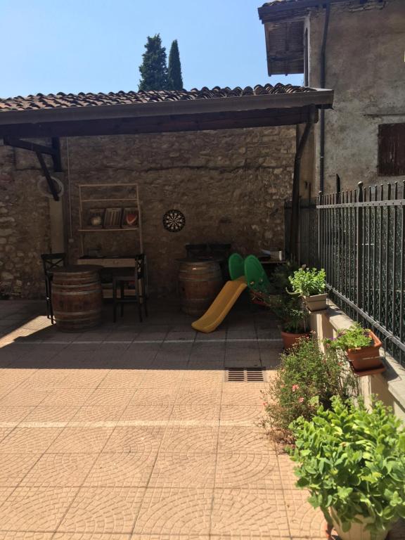Fotografia z galérie ubytovania BORGO VOLCIANO GARDA LAKE APP.2 v destinácii Roe
