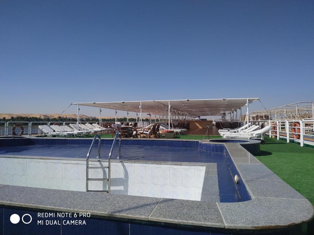 Bazén v ubytování King Tut I Nile Cruise - Every Monday 4 Nights from Luxor - Every Friday 7 Nights from Aswan nebo v jeho okolí