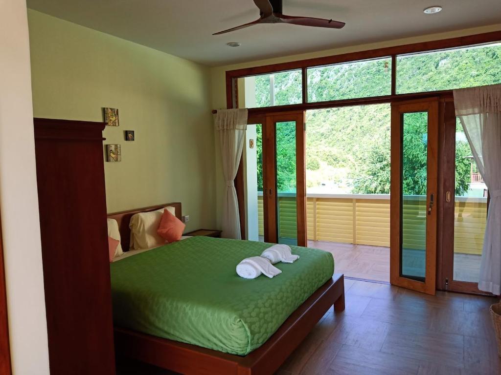 Postel nebo postele na pokoji v ubytování Yen~Yen B&B