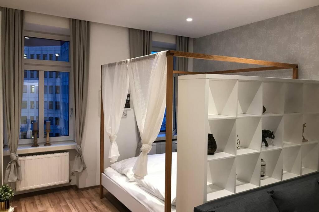 Postel nebo postele na pokoji v ubytování ZEUS Design Apartments Modern&Warm City