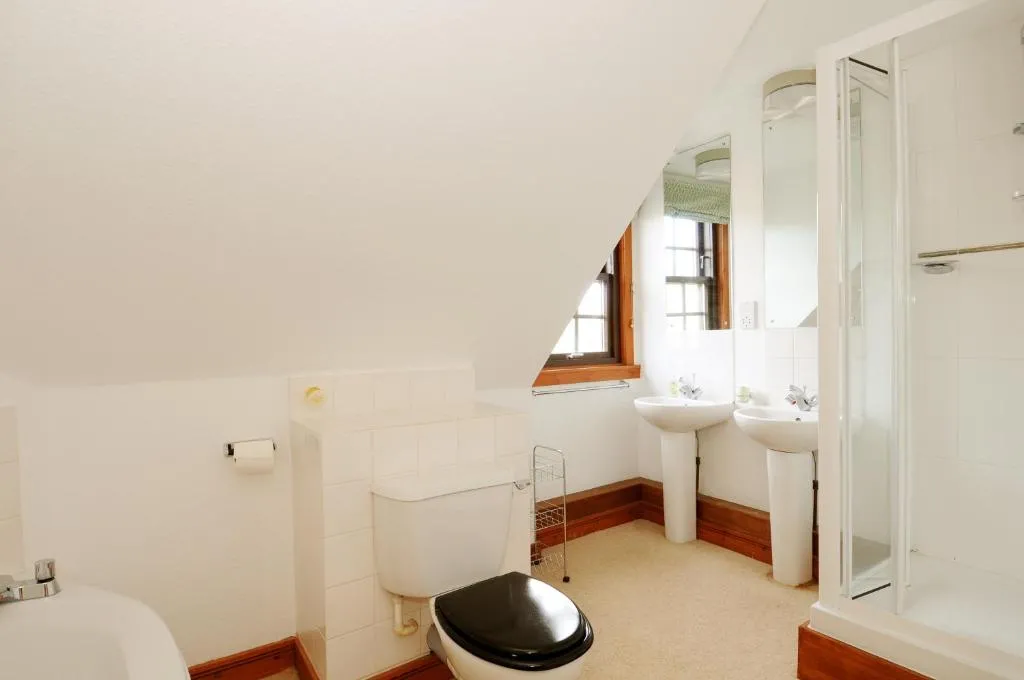 234 Charming 3 bedroom riverside duplex with parking in Edinburgh's historic Dean Village, Edinburgh, United Kingdom