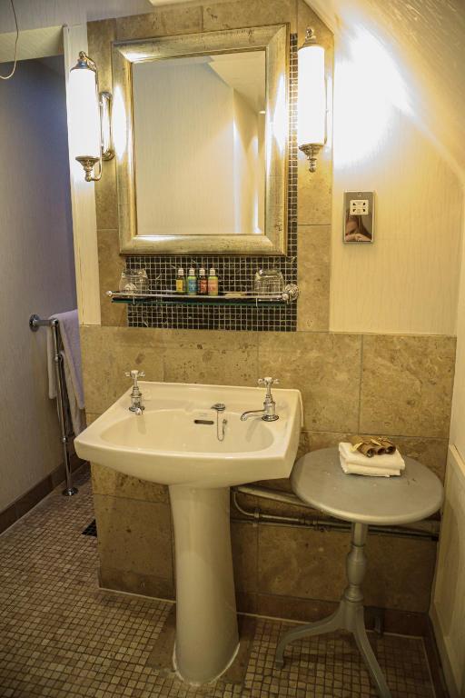 Alexander House Hotel & Utopia Spa - 舒适的阁楼双房间