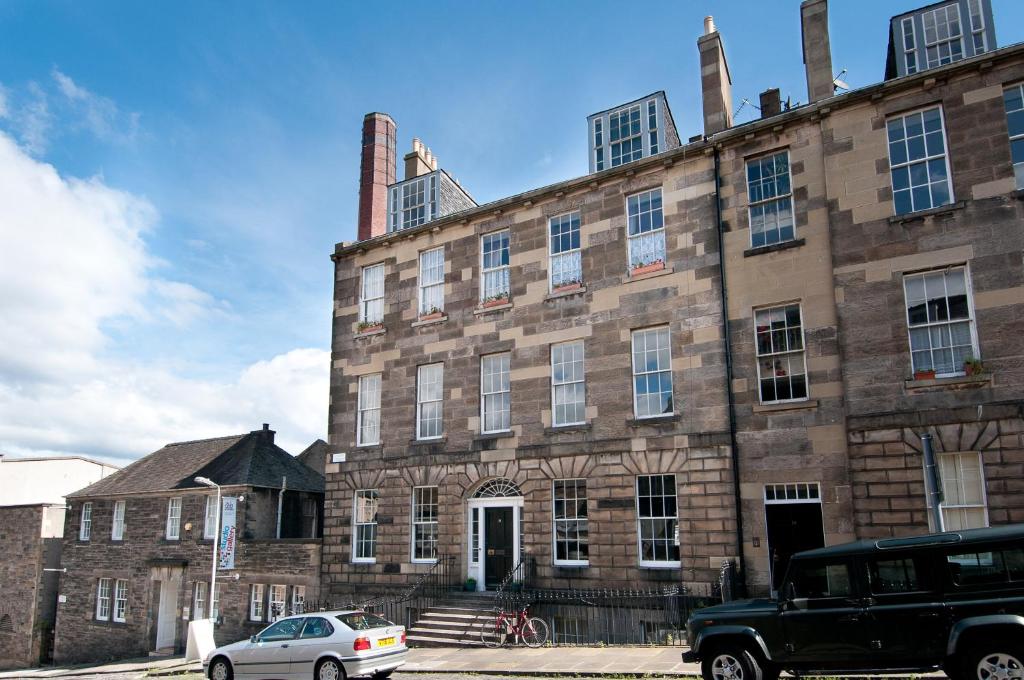 Gallery image of 363 Spacious 3 bedroom 18th century property in the city centre in Edinburgh