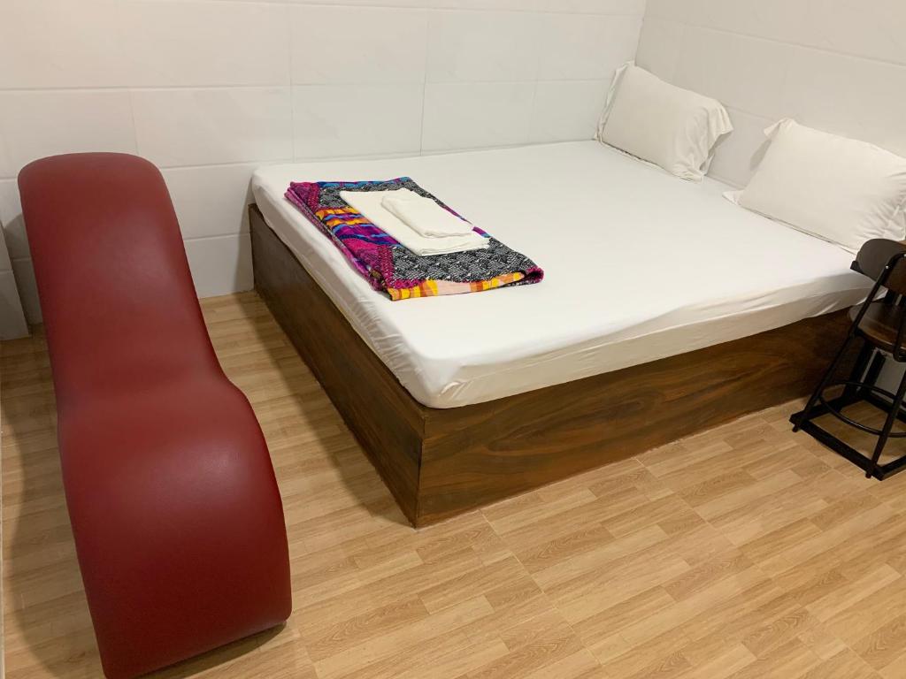 Een bed of bedden in een kamer bij Nhà Nghỉ Diễm Hằng