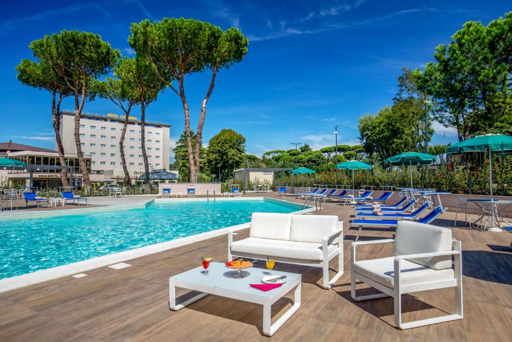 Piscina di Hotel Cristoforo Colombo o nelle vicinanze