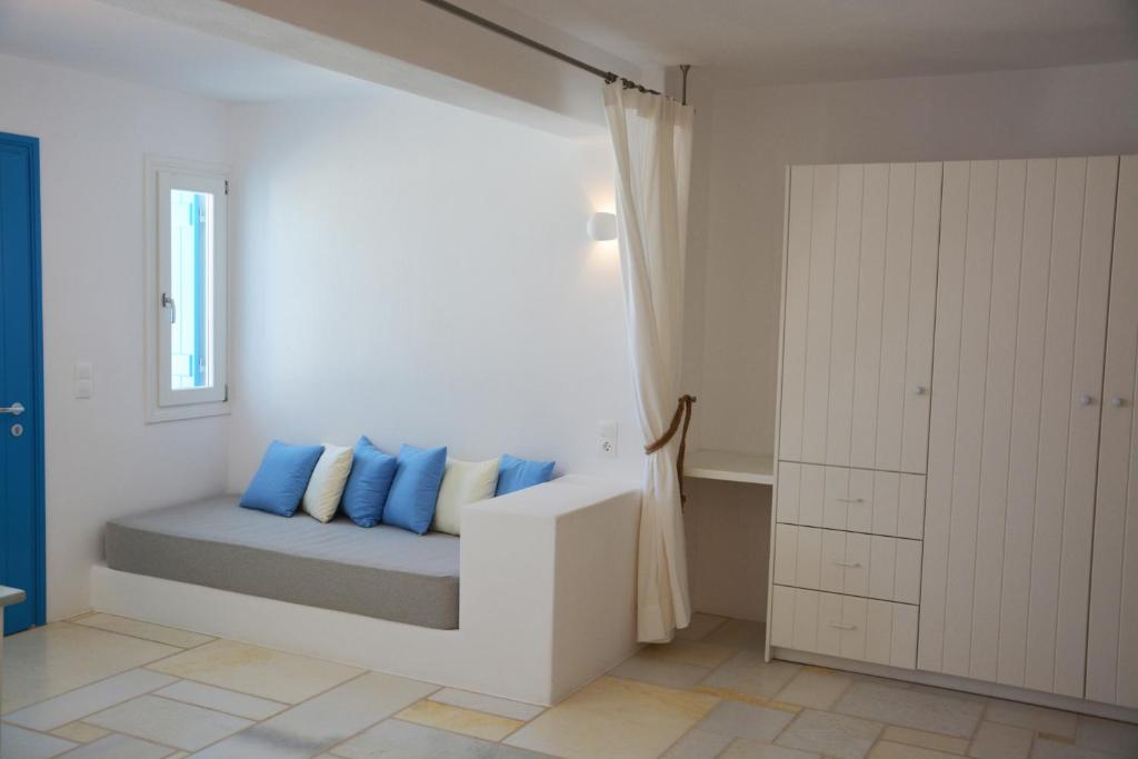 Łóżko lub łóżka w pokoju w obiekcie White Blue Houses & Apartments Paros
